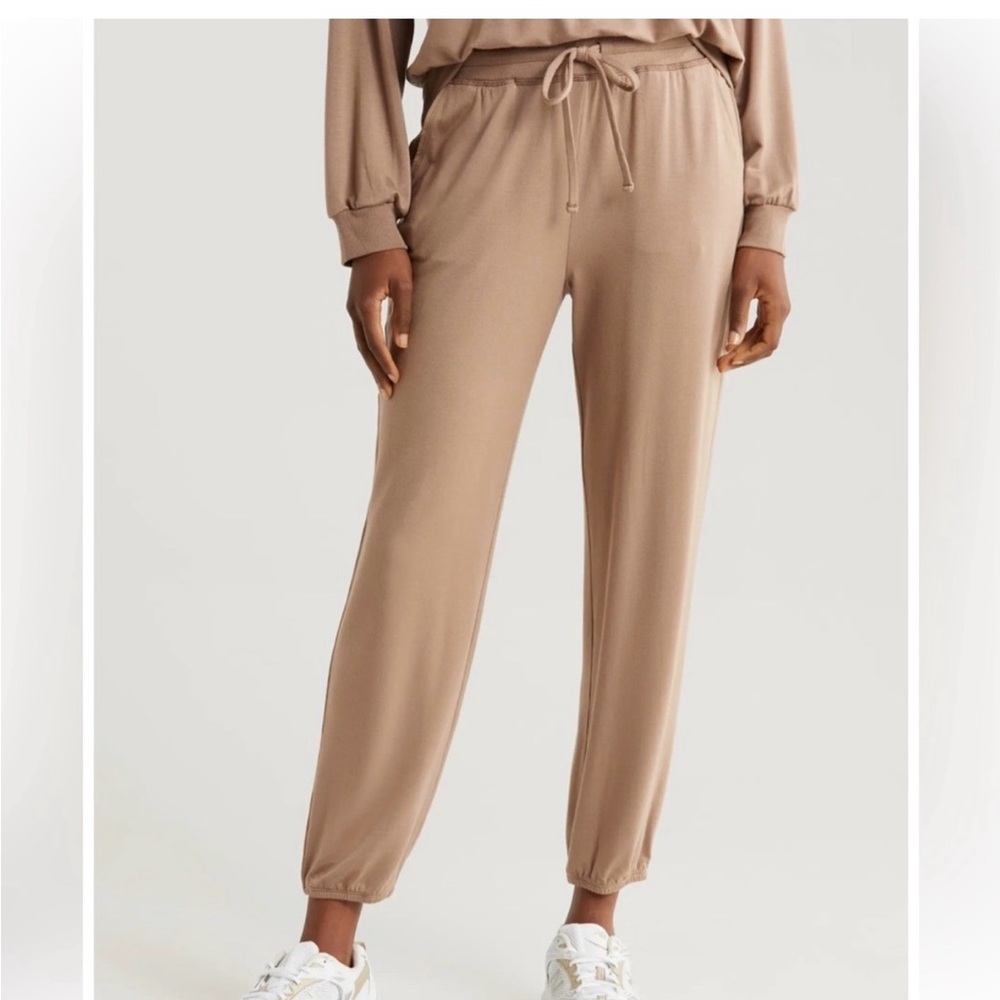 Beyond Yoga Weekender Modal Jogger sweatpants Small Beige Tan Yoga Gym Lounge